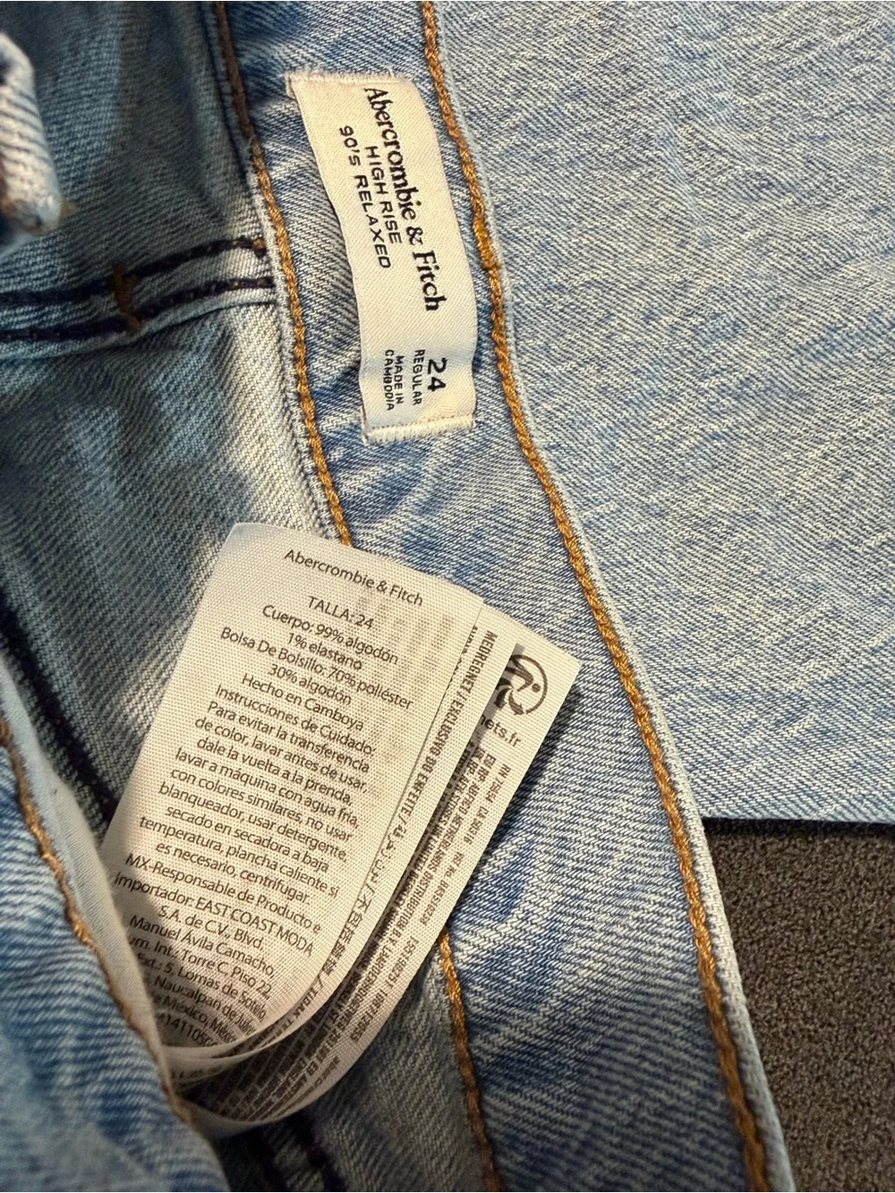 Abercrombie & Fitch High Rise 90’s Relaxed Light Wash Blue Denim Jeans